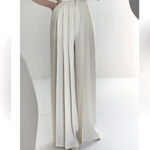 Never worn NWT White trousers